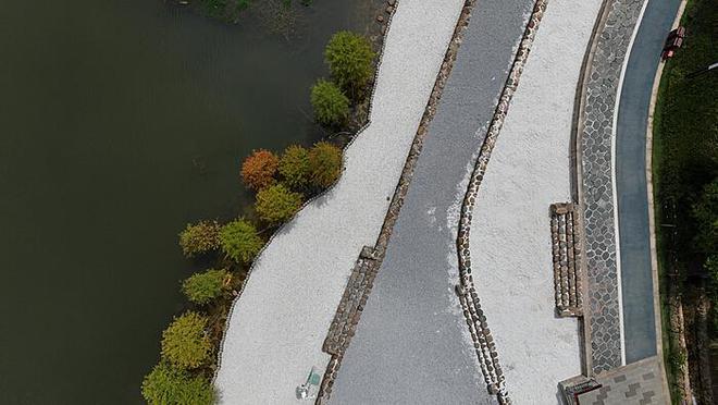 哈尔滨中央大街铺上地毯了：城市历史与现代融合的独特风景